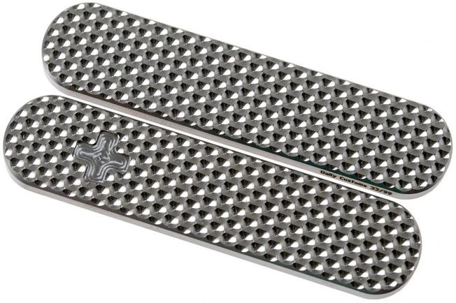 Daily Customs 58.2 Golfball Pattern, Titanium P10009496 Victorinox Scales